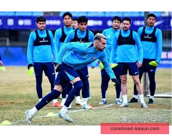 网坛劲旅对决激烈，年轻新星挑战卫冕冠军引关注