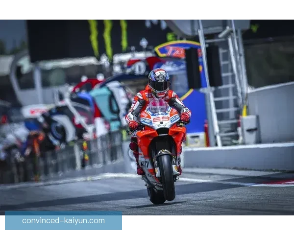 MotoGP赛季新星崭露头角 赛道上的激烈竞争让人热血沸腾